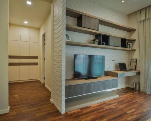 RT Furniture & Renovation - Study Table 003