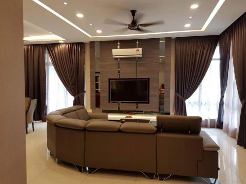 RT Furniture & Renovation - Tv Cabinet 027