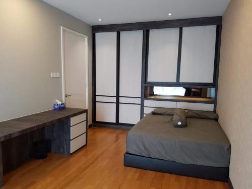 RT Furniture & Renovation - Bed Design 037