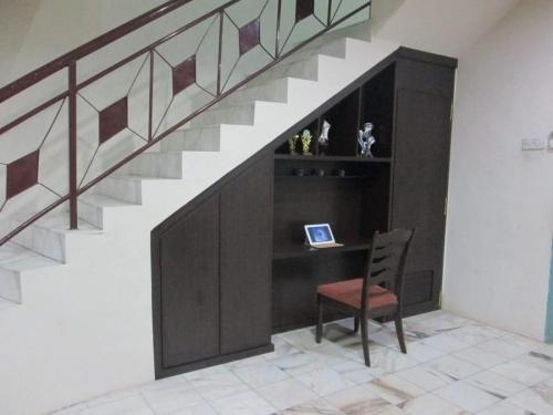 RT Furniture & Renovation - Staircase Cabinet 010