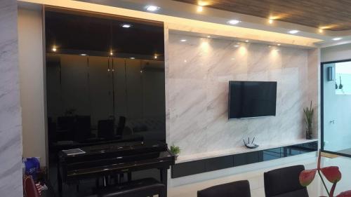 RT Furniture & Renovation - Tv Cabinet 001