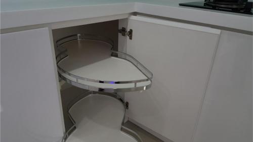 RT Furniture & Renovation - Kitchen Cabinet 009