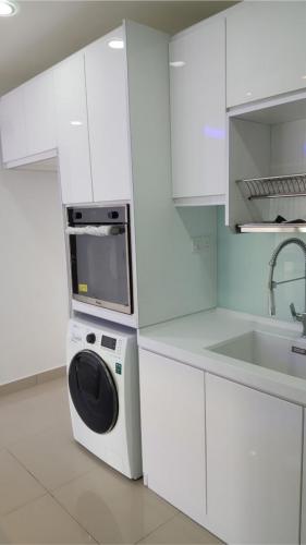 RT Furniture & Renovation - Kitchen Cabinet 008