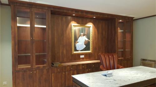 RT Furniture & Renovation - Office 041