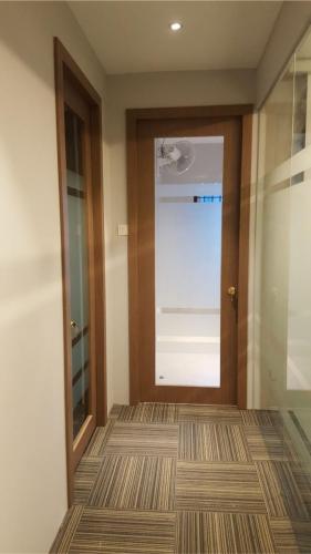 RT Furniture & Renovation - Office 036