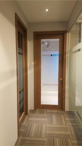 RT Furniture & Renovation - Office 035