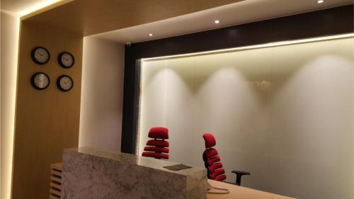 RT Furniture & Renovation - Office 033