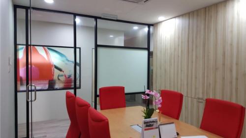 RT Furniture & Renovation - Office 008