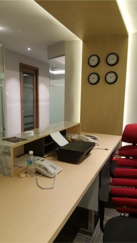 RT Furniture & Renovation - Office 031