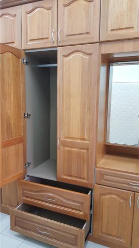 RT Furniture & Renovation - Wardrobe 003