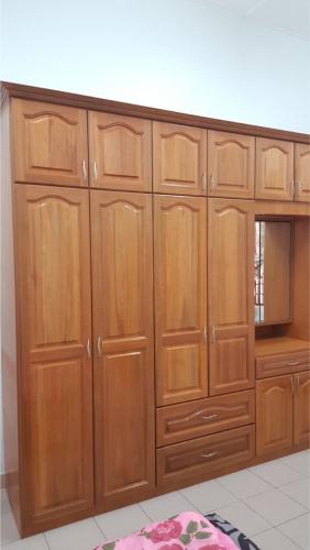 RT Furniture & Renovation - Wardrobe 002