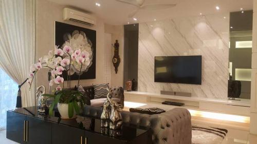 RT Furniture & Renovation - Tv Cabinet 014